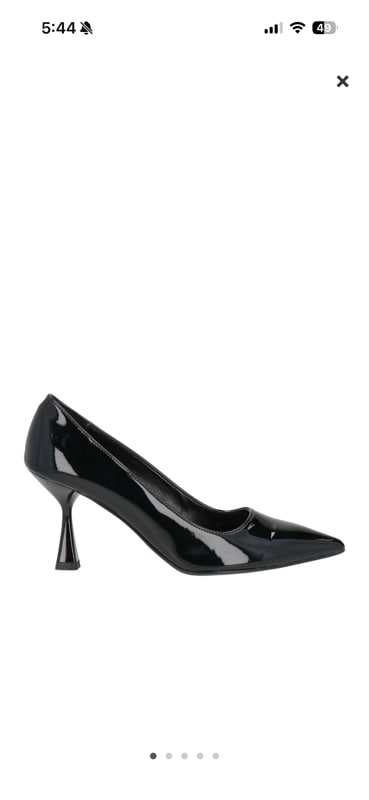 Black Pumps