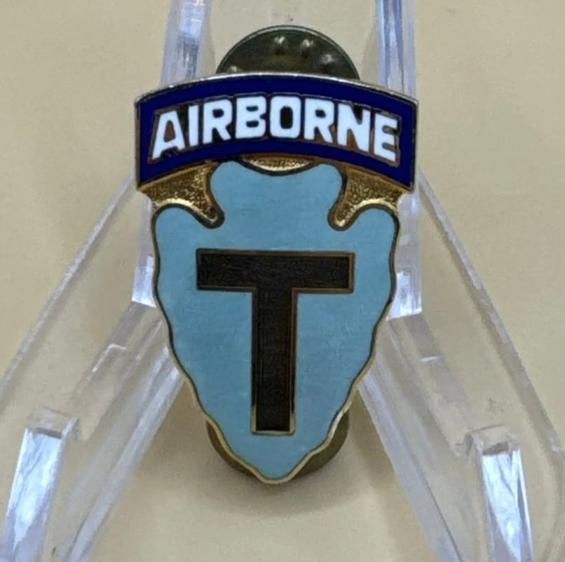 Ebay 900025643836 36th Infantry Division Airborne pin Texas Army guard