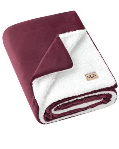 메이시스) 어그 에이버리 리버스블 블랭킷 $24.99